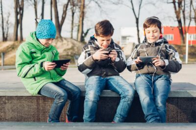 Tableti i mobiteli ugrožavaju zdravlje djece