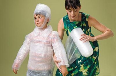 Pretjerano zaštitnički stil odgoja – Kako ga prepoznati i spriječiti